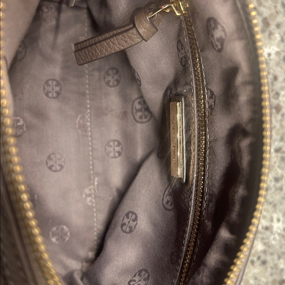 Tory Burch Taylor Camera Bag, Taupe Brown, Pebbled Leather - Picture 9 of 11